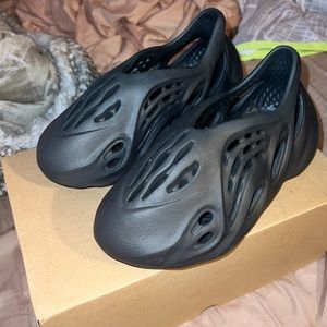 Yeezy foam runners “Onyx”